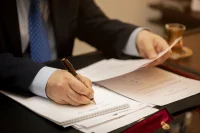 Сенаторы рассмотрят закон, упрощающий продажу конфискованного у коррупционеров жилья