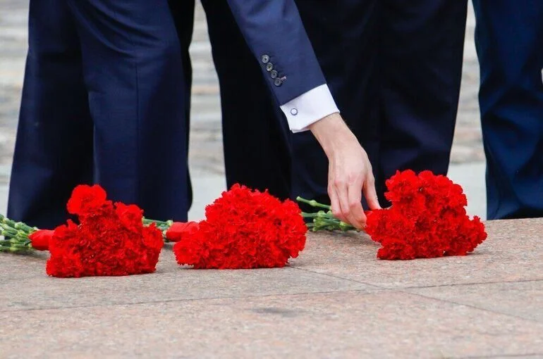 На Поклонной горе возложили цветы в День ветеранов боевых действий