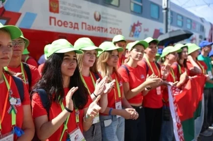 Участники «Поезда Памяти» возложили цветы на площади Восстания в Гомеле