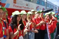 Участники «Поезда Памяти» возложили цветы на площади Восстания в Гомеле
