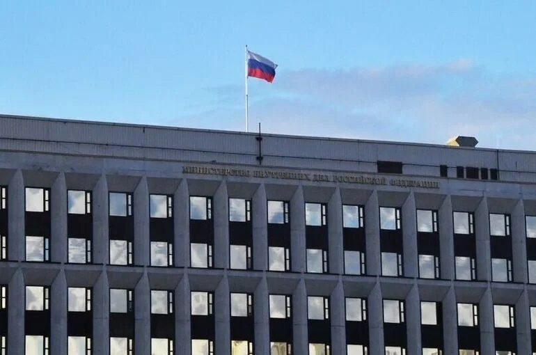 Профессии для мигрантов станет утверждать МВД