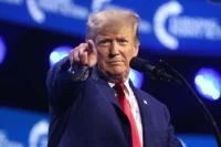 Трамп оскорбил иранское руководство и заявил, что больше не хочет вести переговоры
