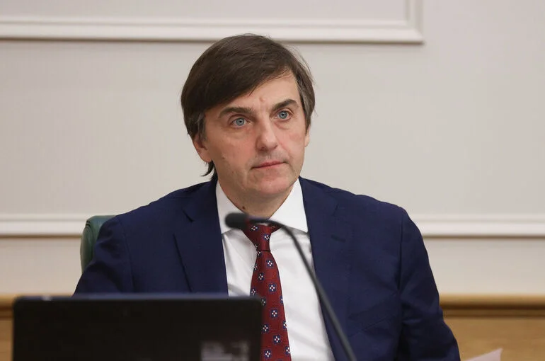 Кравцов: В 2026 году рекордные 330 тысяч человек набрали 70 и более баллов на ЕГЭ