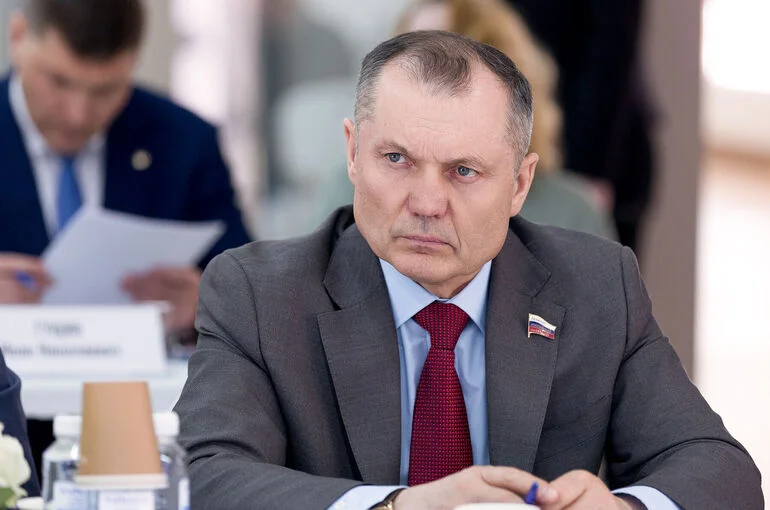 Сенатор Мурог предложил ввести добровольную сертификацию и реестр репетиторов