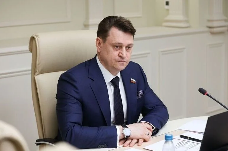 Сенатор Голов заявил о необходимости жесткого плана работы по выбросам с производствами