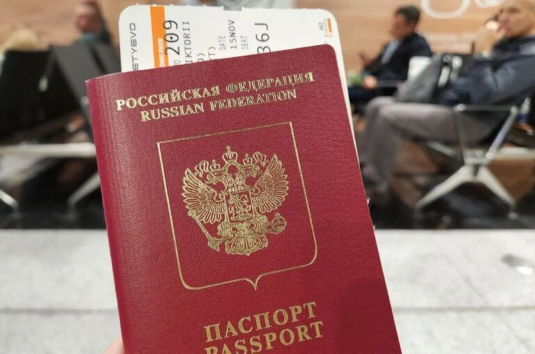 Россиянам посоветовали взвесить все риски перед выездом за рубеж