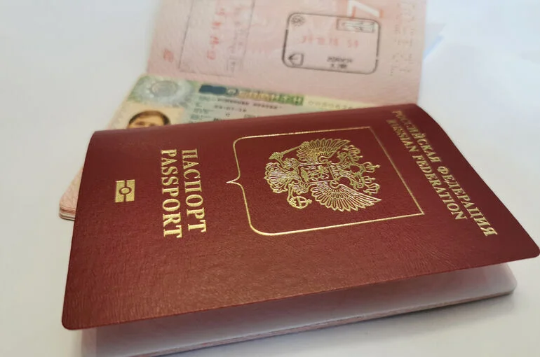 В РФ хотят закрепить приоритет россиян над мигрантами при приеме на работу