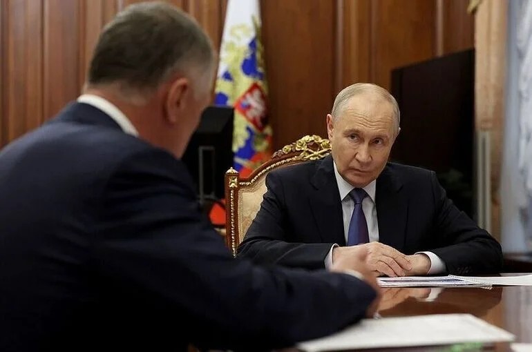 Путин: Россияне ежегодно вкладывают в жилье около 15-16 трлн рублей