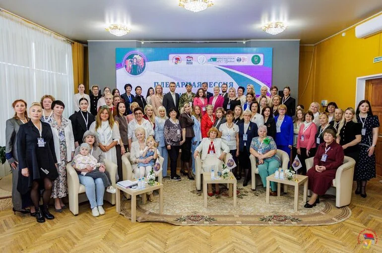 В Магадане состоялась первая пленарная сессия «Женщины Колымы: развивая территорию»