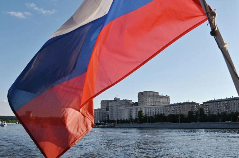 Российские войска ударили по двум судам с военным грузом в порту Одессы