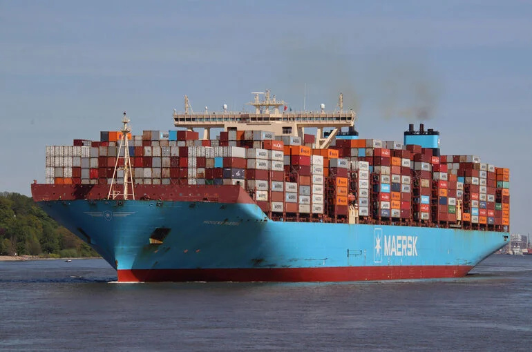 Компания Maersk решила приостановить доставку грузов в одесский порт