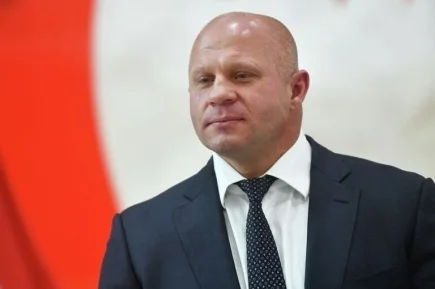 Издательство сняло с продажи книгу о бойце Федоре Емельяненко 