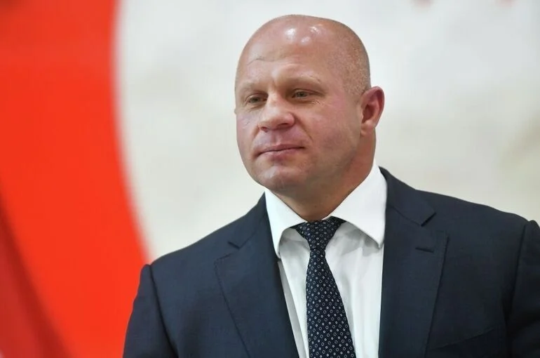 Издательство сняло с продажи книгу о бойце Федоре Емельяненко 