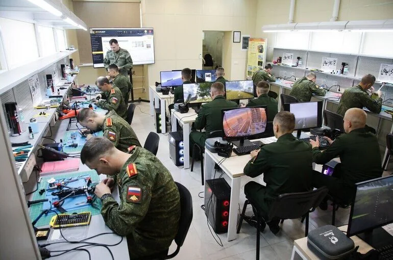 Для выпускников военных училищ предложили установить квоты в вузах Минобороны