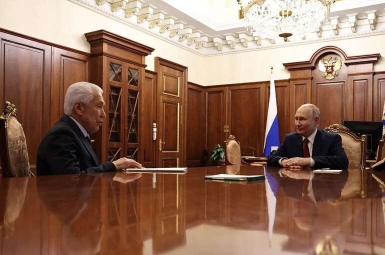 Путин встретился с руководителями фракций Госдумы