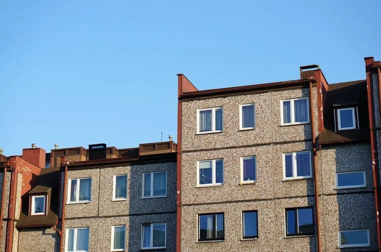В Ростовской области буря повредила крыши 110 многоквартирных домов