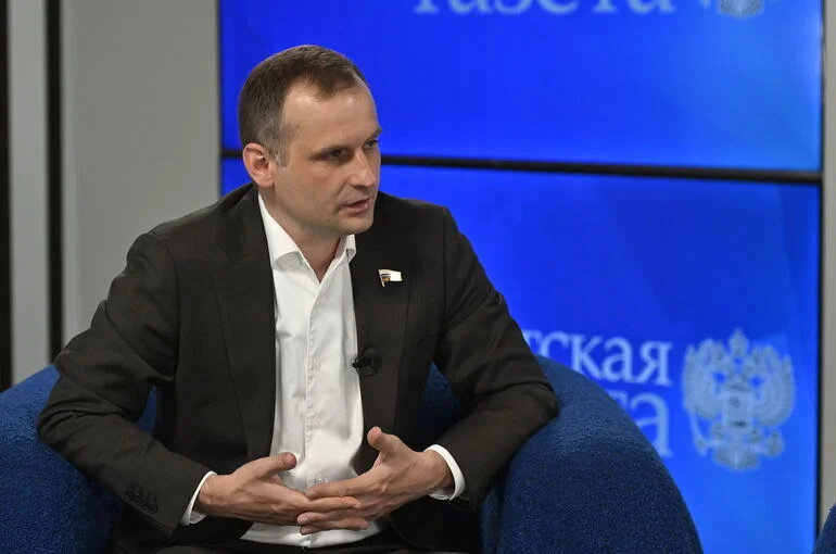 Депутат Леонов призвал ужесточить ответственность за нападение на медиков