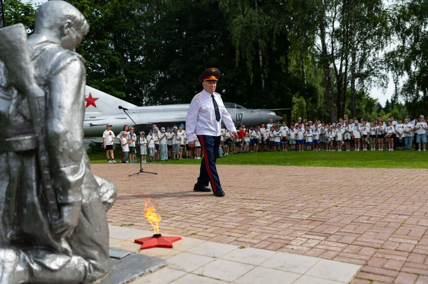 Урок мужества для участников фестиваля провел заместитель генерального директора ФосАгро Валерий Фёдоров — генерал-полковник милиции. 