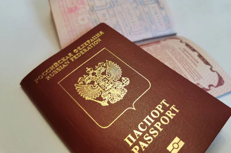Из загранпаспортов уберут две графы
