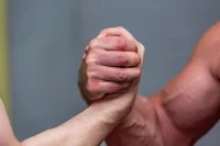 Всемирная федерация армрестлинга сняла все ограничения с российских спортсменов