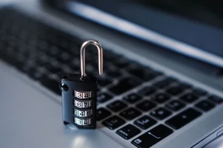 Хакеры раскрыли личности более 400 сотрудников связанных с НАТО разведок
