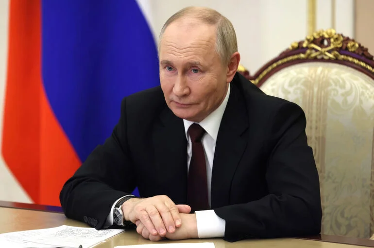 Путин поздравил личный состав и ветеранов ВДВ с профессиональным праздником
