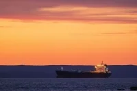 В Новороссийск эвакуировали 22 моряка с атакованного Украиной турецкого судна