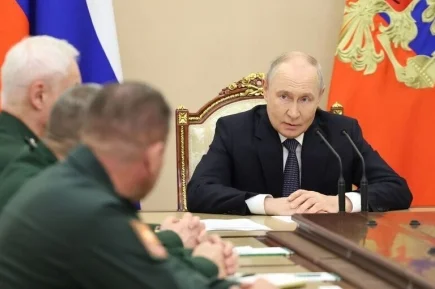 Путин сменил командующих группировками и определил главу войск беспилотных систем