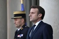Макрон пригрозил усилить давление на Россию