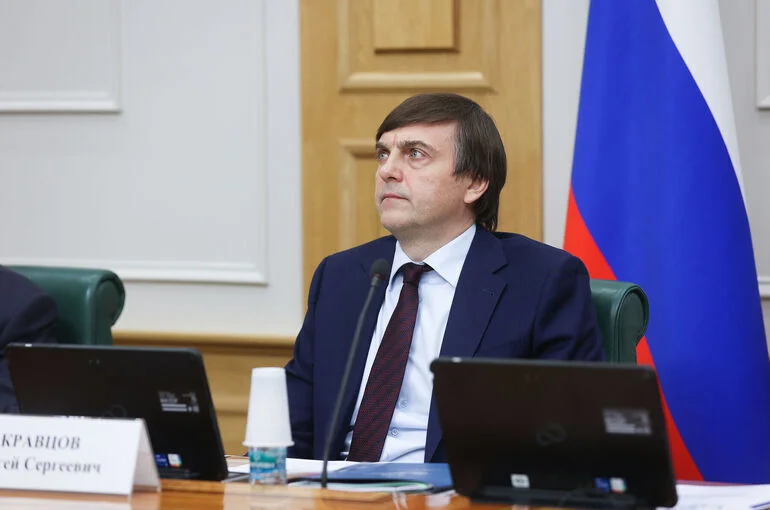 Кравцов: Школьников научат осознанно использовать ИИ
