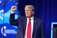 NBC: Трамп позитивно оценивает работу Хегсета