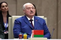 Лукашенко призвал белорусов скупать избы в деревнях раньше россиян