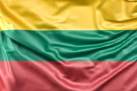 Литовец на автомобиле протаранил шлагбаумы, чтобы пересечь границу с Россией