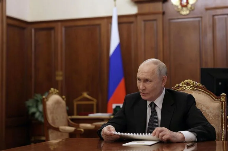 Путин призвал расширить направления субсидий на общественный транспорт