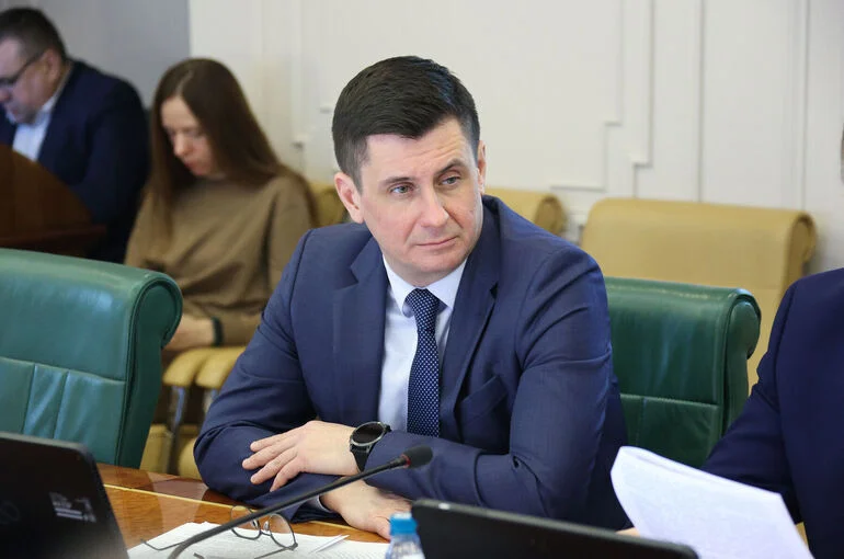 Сенатор Деньгин поддержал идею курса вождения для старшеклассников