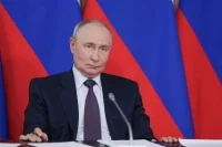 Путин поручил создавать в регионах центры для подготовки научных кадров