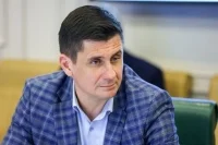 Сенатор Деньгин предложил выдавать нуждающимся семьям школьные наборы