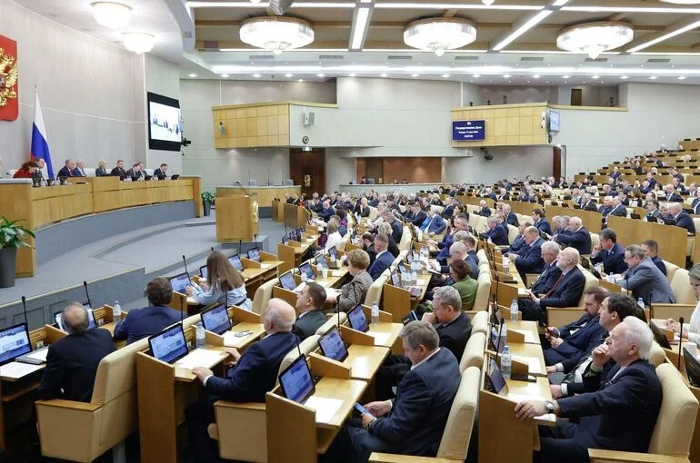 Индексация выплат и автоматическое назначение льгот: главные законы Госдумы VIII созыва