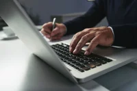 Мошенники начали рассылать открытки с вирусами перед Медовым Спасом