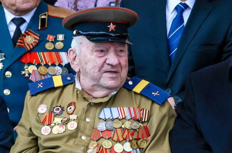 Путин поздравил со 101-летием ветерана ВОВ Знаменского