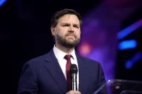 Вэнс связал цель конфликта с Ираном с обеспечением США дешевой нефтью