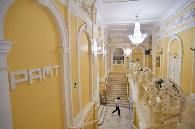 В Российском академическом молодежном театре назначили президента и худрука