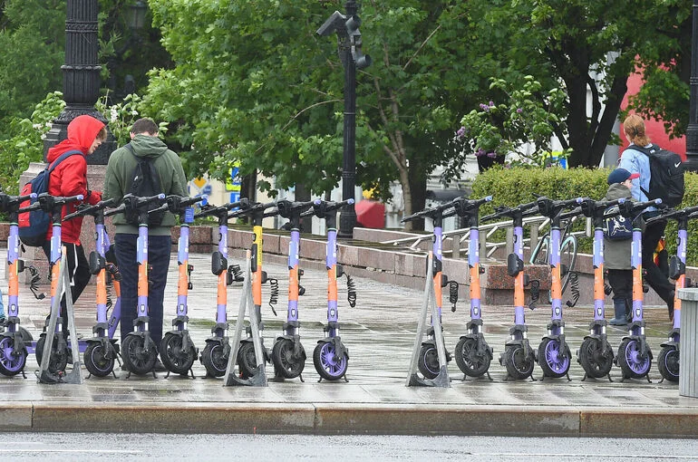 На самокат — через «Госуслуги»: правила аренды техники изменятся