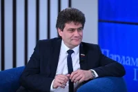 Сенатор Высокинский заявил о недопустимости переноса сроков замены лифтов