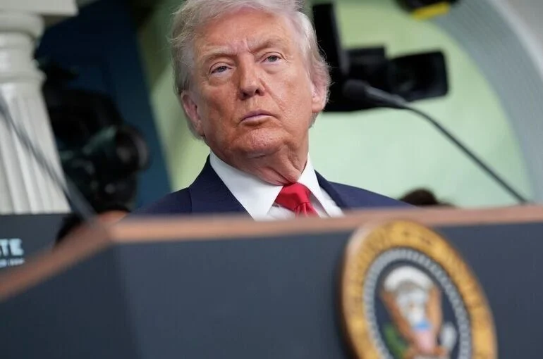 Трамп приостановил введение 50%-х пошлин на товары из Канады