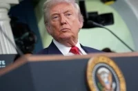Трамп приостановил введение 50%-х пошлин на товары из Канады