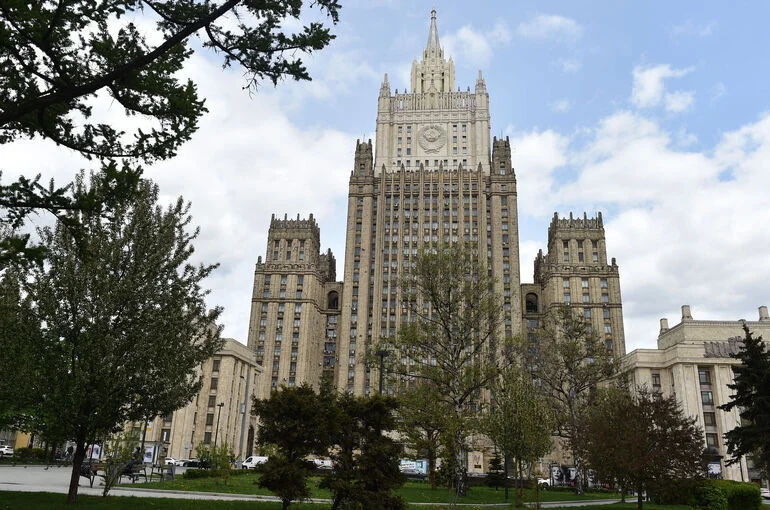 МИД призвал россиян за рубежом не поддаваться на провокации