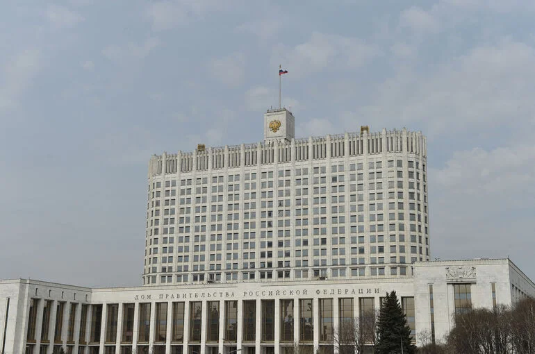 Кабмин разрешил управлять грузовиками и автобусами людям без ноги или руки