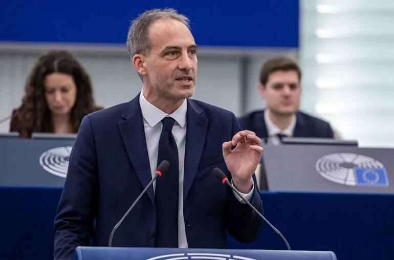 Telegraph: Внук советского разведчика намерен стать президентом Франции