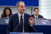 Telegraph: Внук советского разведчика намерен стать президентом Франции